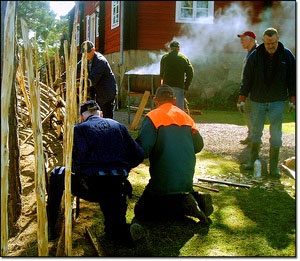 Ny gärdesgård vid huvudbyggnaden - klicka på bilden